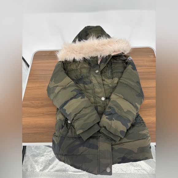 Abercrombie Kids Camouflage Puffer Jacket with Pink Faux Fur Lining - Picture 9 of 12